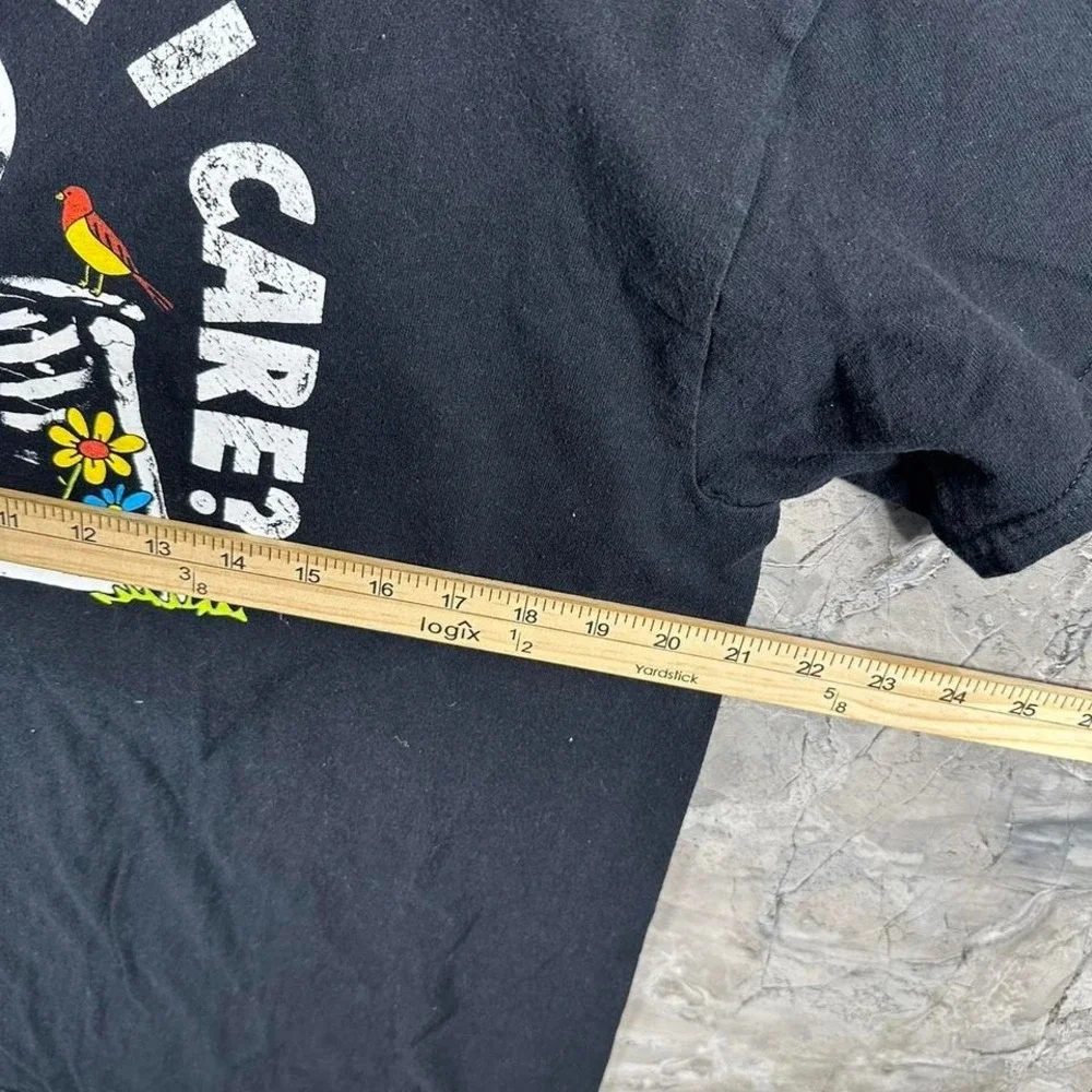 Y2K Black "Do I Look Like I Care?" skeleton tee shirt Size Large - Picture 6 of 7
